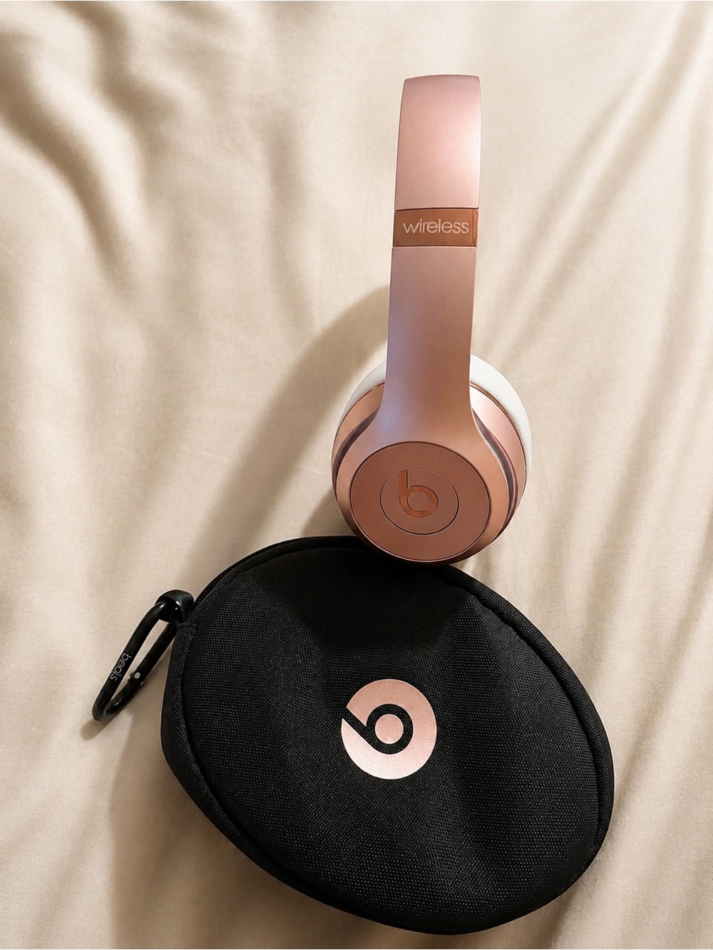 Beats by Dre Solo3 Wireless Headphones - Rose Gold & White - Picture 2 of 3